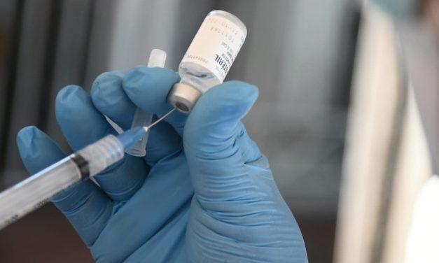 Personal del cari, primeros vacunados contra coronavirus por gobernación