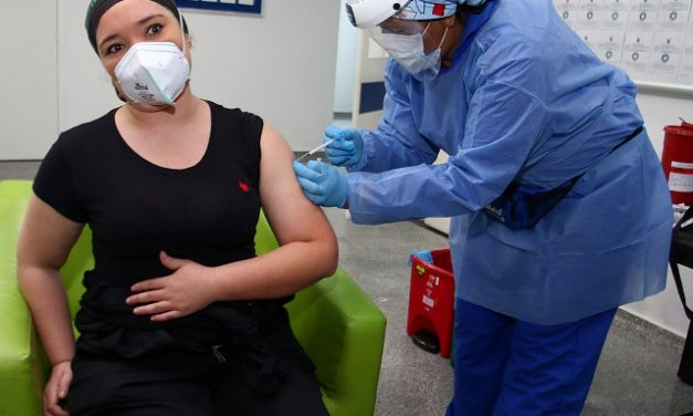 Distrito aplica  segunda dosis de vacunas a talento humano y apoyo en salud