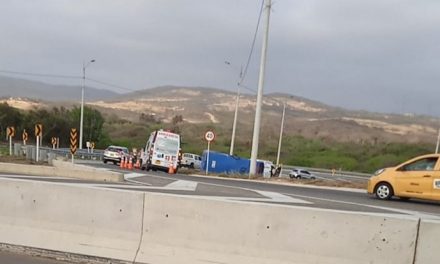 Bus se voltea en la vía al mar: 3 heridos