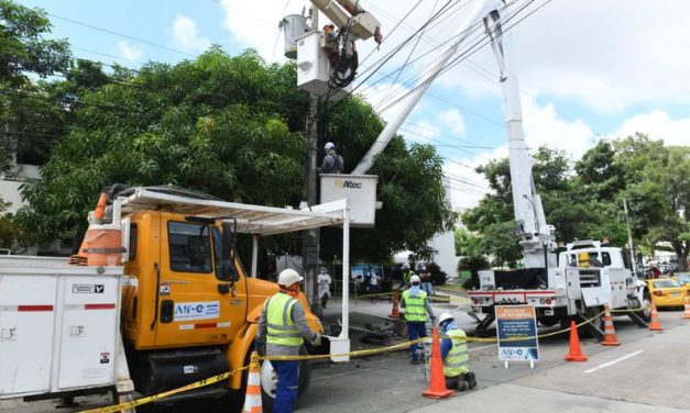 Instalan nuevas redes eléctricas en San Felipe, Nueva Colombia y Carlos Meisel