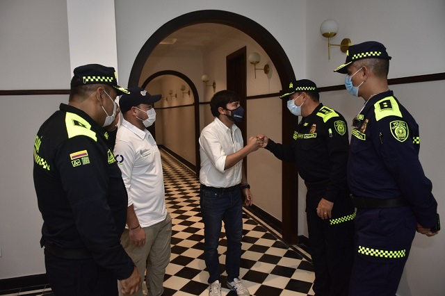 “Brindar tranquilidad y darle buenas noticias a la ciudad”, pide alcalde Pumarejo al nuevo comandante de la Policía