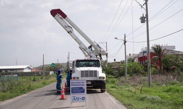 Mantenimiento de redes eléctricas en zona costera del Atlántico