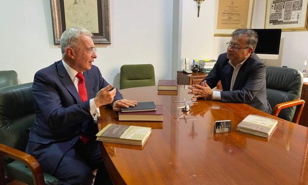 Se produjo la reunión mas esperada: uribe y petro