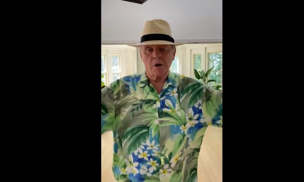 Anthony Hopkins disfruta al ritmo de ‘La Pollera Colorá’