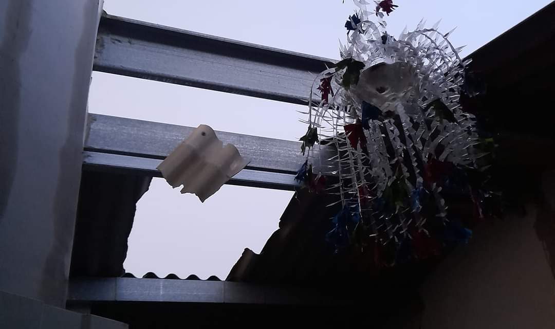 Gobernación  atiende a familias afectadas por vendaval en Manatí