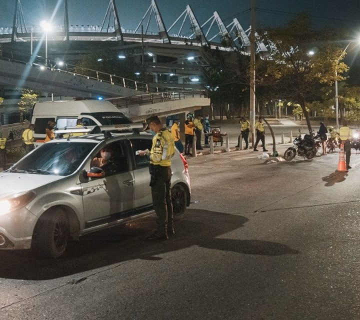 AMB sanciona a 40 conductores y propietarios de vehículos que prestaban un servicio no autorizado