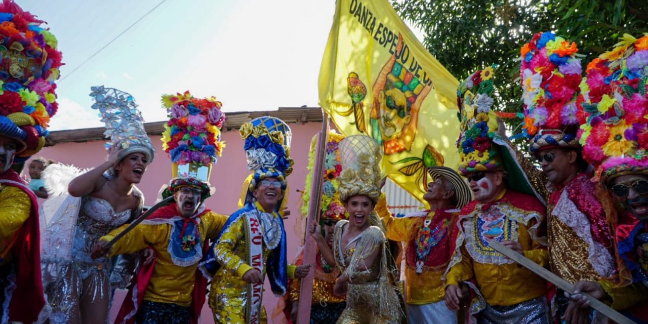 La tradición de la Fiesta ondeó la bandera del Carnaval de Barranquilla 2023