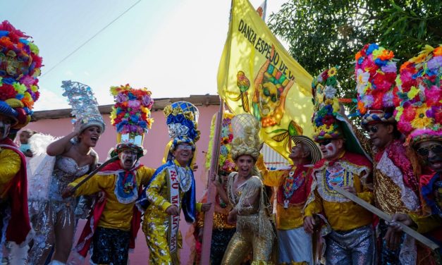 La tradición de la Fiesta ondeó la bandera del Carnaval de Barranquilla 2023