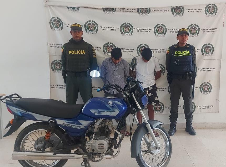 CAPTURADOS DOS PRESUNTOS EXTORSIONISTAS EN EL BARRIO LA PAZ DE BARRANQUILLA