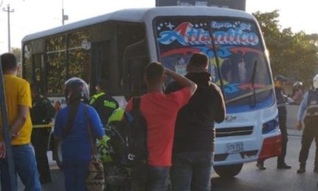 Un muerto y dos heridos dejó balacera en un bus
