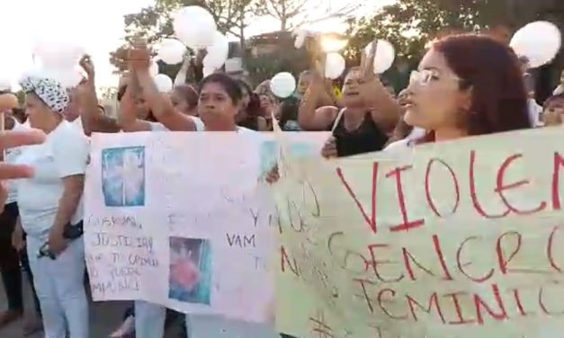 Plantón frente a la Policía de Galapa por feminicidio de Karen Guerra