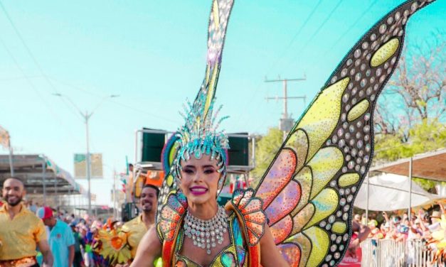 Una tradición que brilló con la fantasía del Carnaval en la Gran Parada de Comparsas