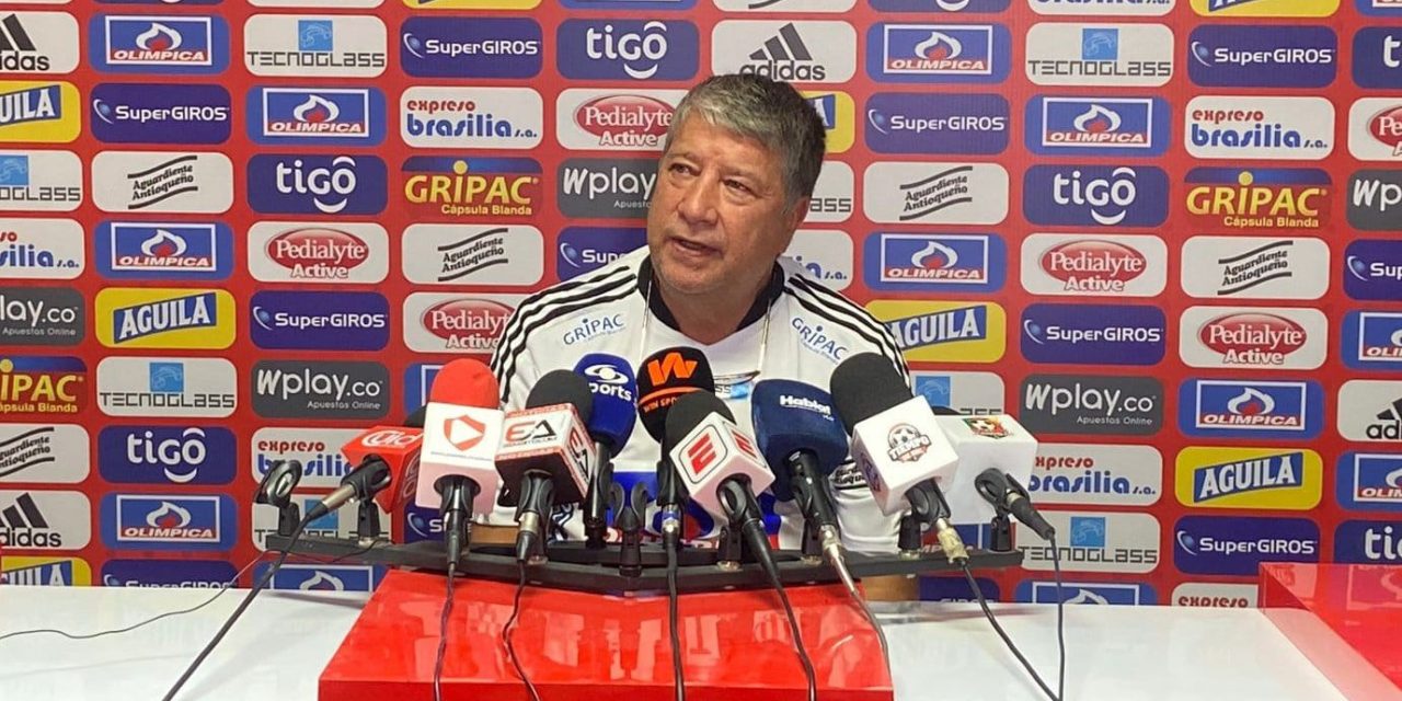 Cuando yo entré a dirigir al Junior en el Metropolitano me hizo así..”: Bolillo Gómez