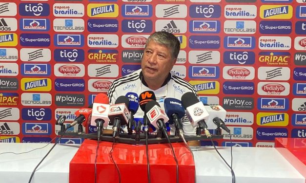 Cuando yo entré a dirigir al Junior en el Metropolitano me hizo así..”: Bolillo Gómez