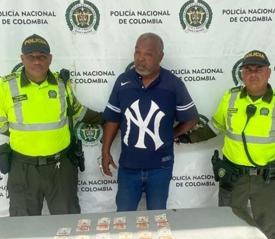 Intentó sobronar a dos policías, lo capturaron