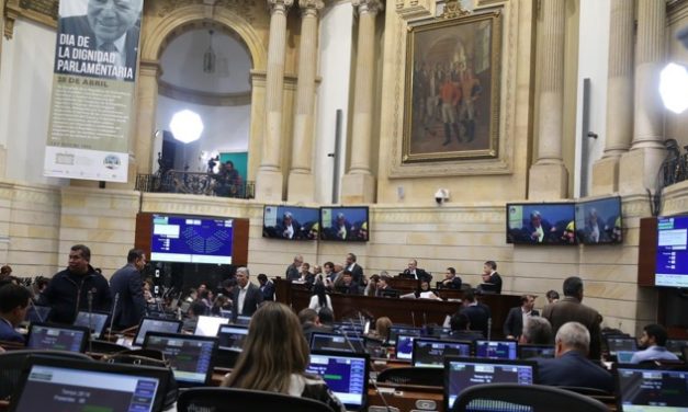 Senado aprueba en maratónica plenaria Plan de Desarrollo de Petro