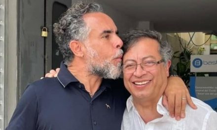 Benedetti asume como jefe de gabinete en medio de críticas y controversias