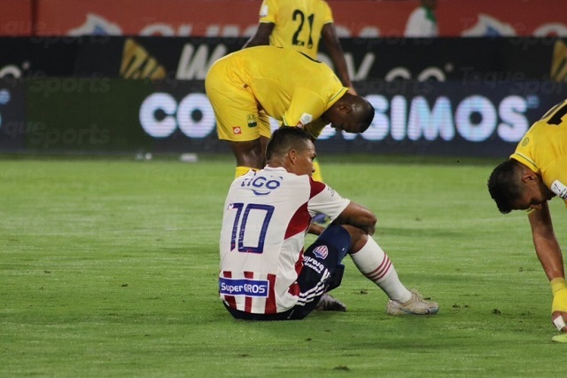 Junior mejoró, pero empató en casa