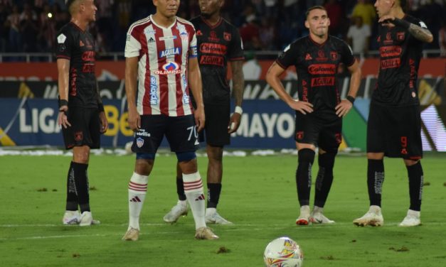 Junior remontó ante América, ganó 4-3