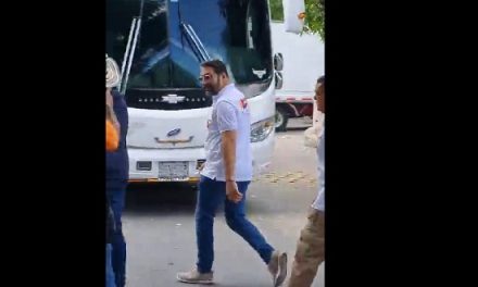 ¡Agmeth Escaf recibe estruendosos abucheos al cerrar marchas!