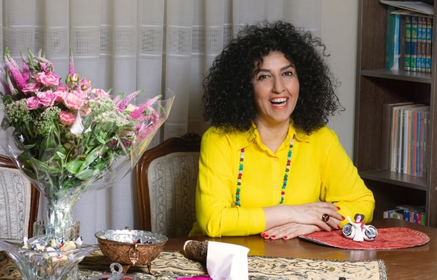 La Periodista y Activista Iraní Narges Mohammadi Recibe el Premio Nobel de la Paz por su Defensa de los Derechos de las Mujeres