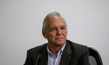 Ministro de Hacienda: ‘Incremento del Salario Mínimo en Colombia Impulsa el Poder de Compra de los Ciudadanos