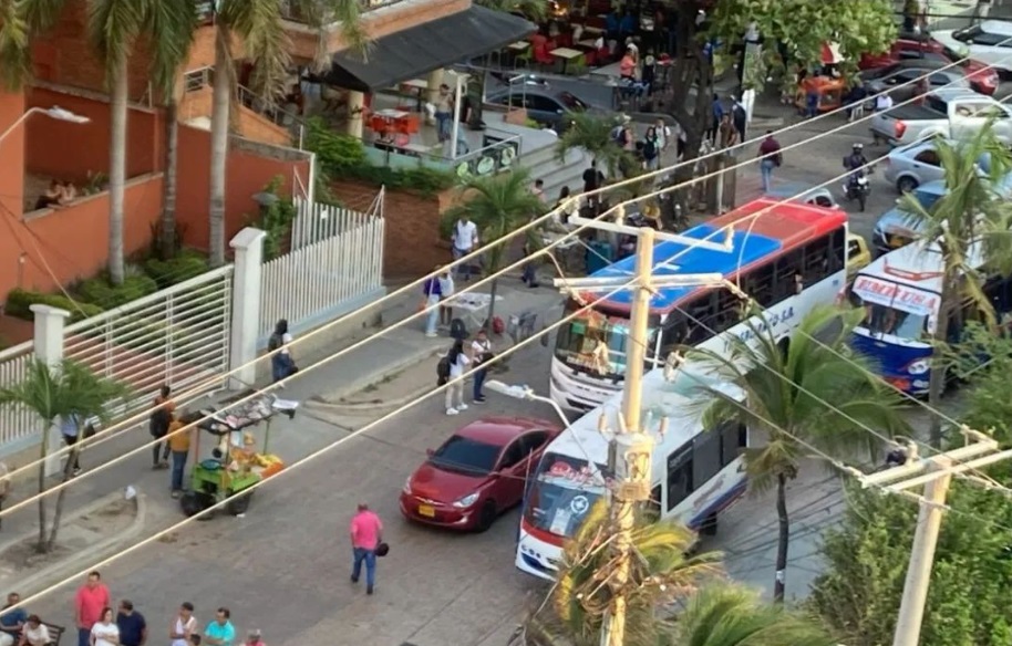 Abuso de Air-e a moradores de Torres del Metro genera cierre de vías