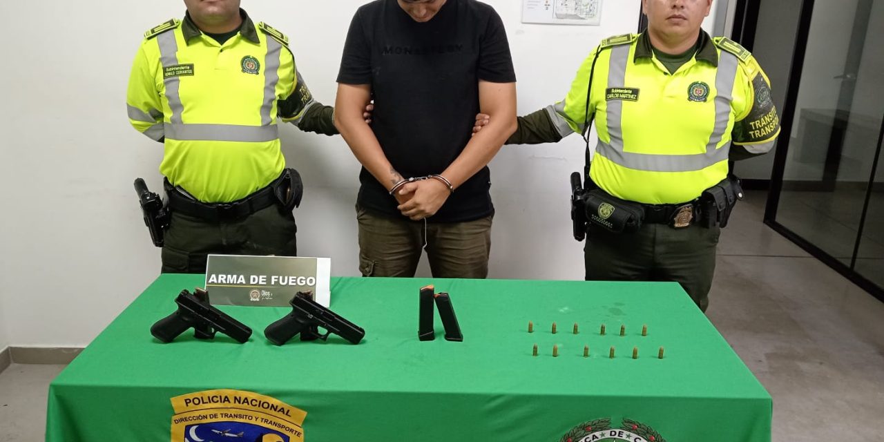 Encuentran 2 pistolas 9 milímetros ocultas en una cava