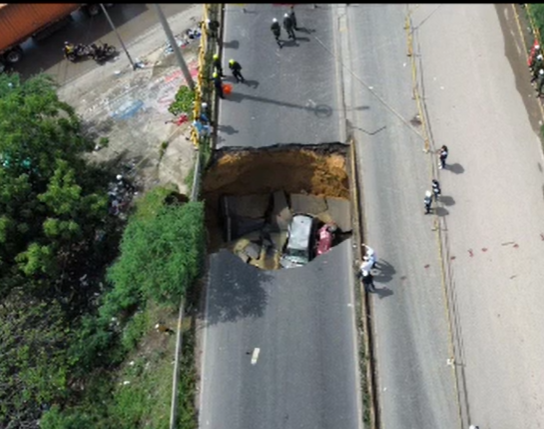 Primera hipótesis sobre causas del hundimiento del puente de la calle 30