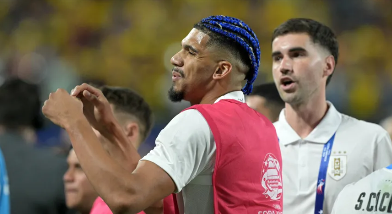 Video muestra a Ronald Araújo provocando a los hinchas de Colombia