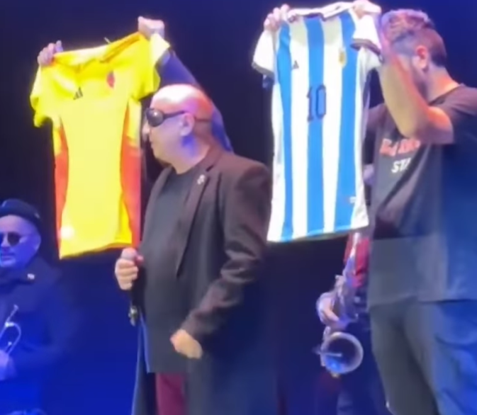 Un Crack : La Mosca pide permiso para tocar ‘Muchachos’ en El Campín