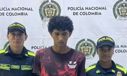 DOS ADULTOS CAPTURADOS Y UN MENOR APREHENIDO POR LANZAR PIEDRAS EN MEDIO DE LA LLUVIA