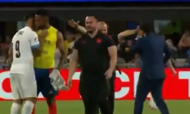 Luis Suárez increpa a Borja, besa a James y sigue peleando con ‘El Colibrí’