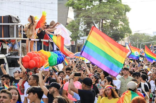 Más de 15.000 en la marcha del orgullo gay