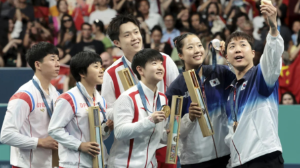 Selfie histórica entre atletas de Corea del Sur y Corea del Norte en los Juegos Olímpicos