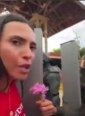 Policía agrede de nuevo a líder civil, Karol Solís