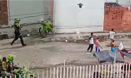 Tensión en Las Gardenias: comunidad enfrenta a Policías tras Captura de Joven