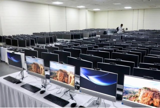 Alcaldía entrega 500 computadores a la policía