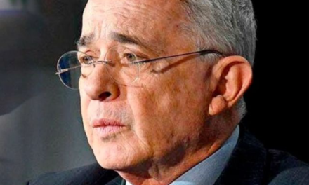 Tribunal Ordena Acceso a Pruebas para Defensa de Uribe