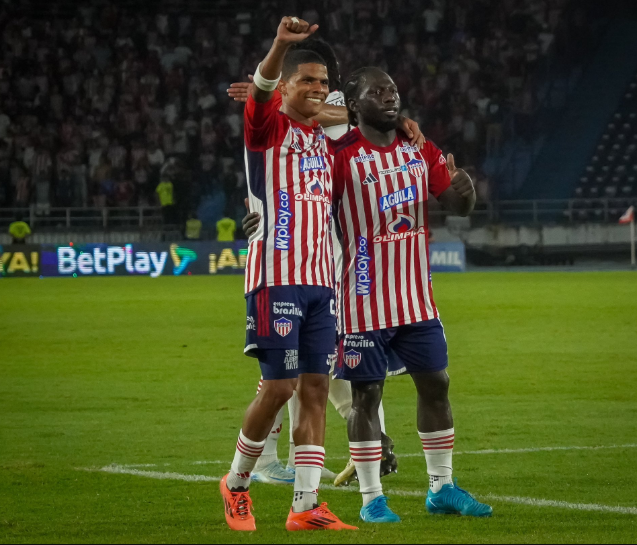Junior vence 3-1 al líder América con doblete de Yimmi Chará