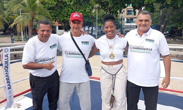 ANGIE VALDÉS SE TOMÓ BOXEO AL PARQUE