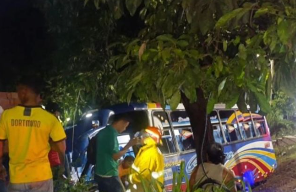 Bus se sale de la vía en Galapa dejando al menos 12 heridos
