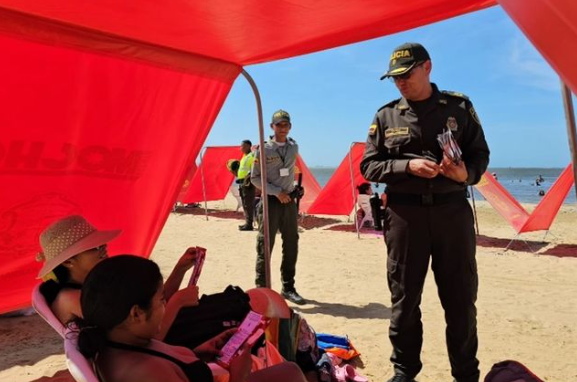 Policía Metropolitana de Barranquilla desplegada en playas de la ciudad