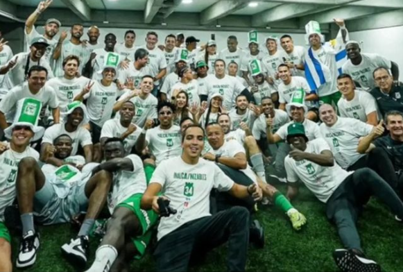 Atlético Nacional celebra su título de Copa BetPlay en el vestuario tras disturbios en Cali