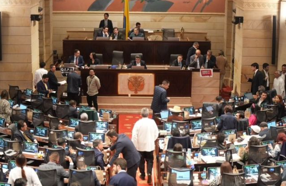 Cámara niega archivar Reforma a la Salud con 87 votos a favor