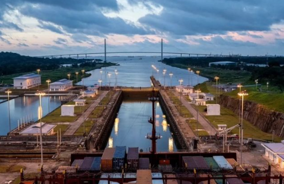 Trump exige la devolución del Canal de Panamá; Panamá defiende su soberanía