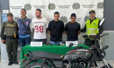 Cinco presuntos delincuentes fueron capturados en flagrancia por el hurto a una vivienda en el norte de la ciudad
