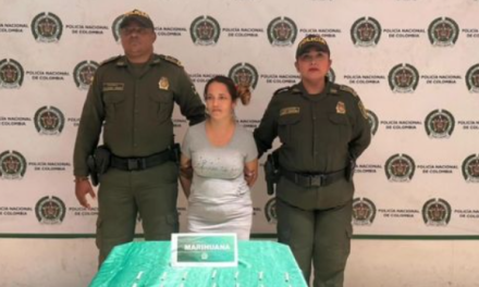 La capturan intentando ingresar droga a una estación de Policía