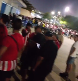 Caos en el Metropolitano: hinchas entraron sin boleta tras fallo en la plataforma