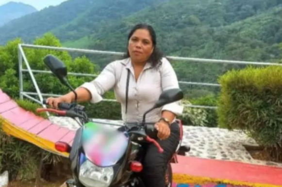Mujer asesinada a puñaladas en presunto feminicidio, el día de la mujer
